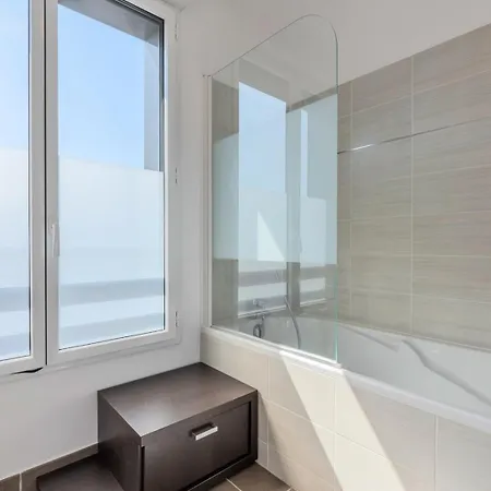 Quiet 1 Bedroom Parking Old דירה