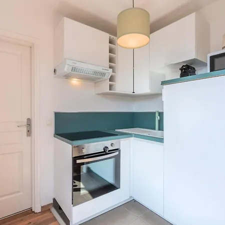 Quiet 1 Bedroom Parking Old Lejlighed