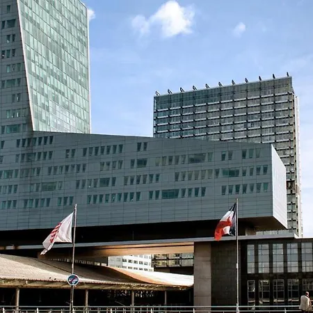 Апартаменты Quiet 1 Bedroom Parking Old