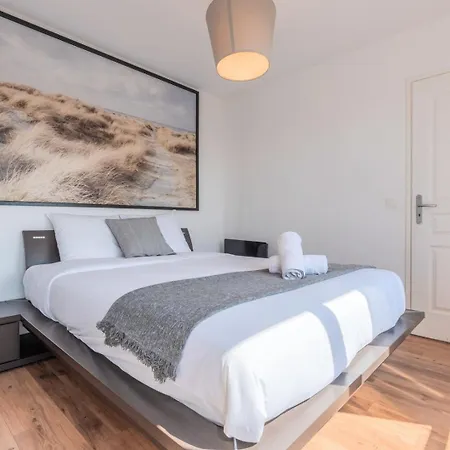 Апартаменты Quiet 1 Bedroom Parking Old *