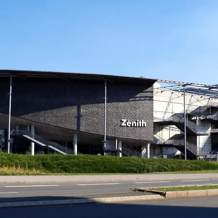 Апартаменты Quiet 1 Bedroom Parking Old *