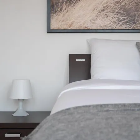 Апартаменты Quiet 1 Bedroom Parking Old *